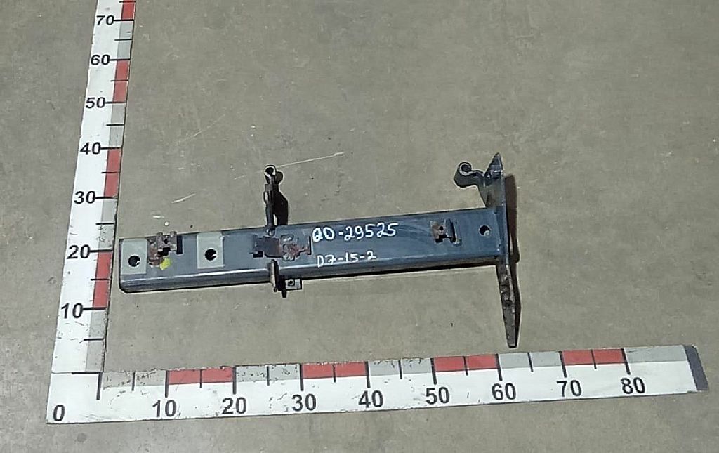 Кронштейн переднего крыла задний левый б/у