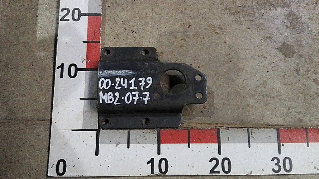 Кронштейн насоса подъема кабины б/у