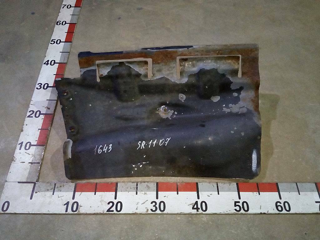 Кронштейн переднего крыла левый б/у