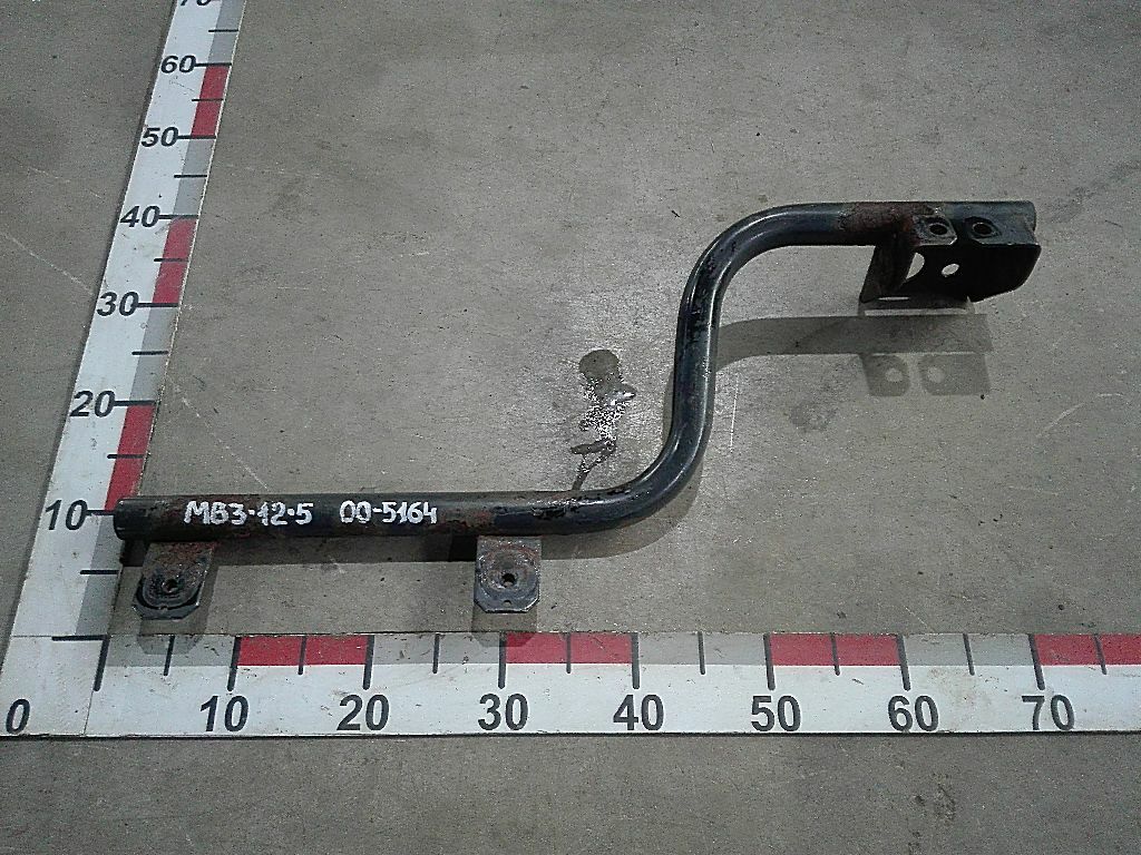 Кронштейн переднего крыла левый б/у