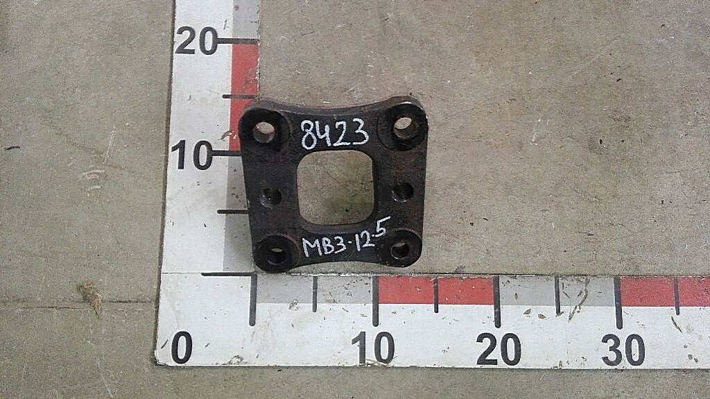 Кронштейн реактивной тяги передний б/у