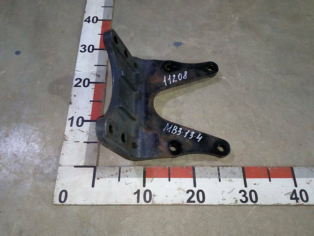 Кронштейн траверсы правый б/у