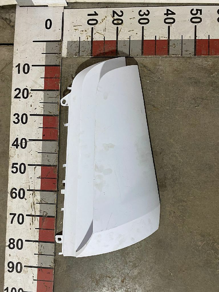 Дефлектор левого угла кабины б/у