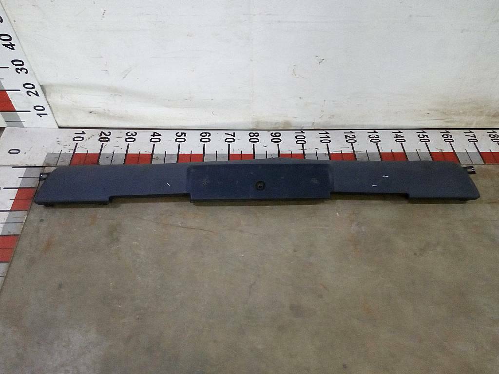 Накладка усилителя бампера центральная б/у