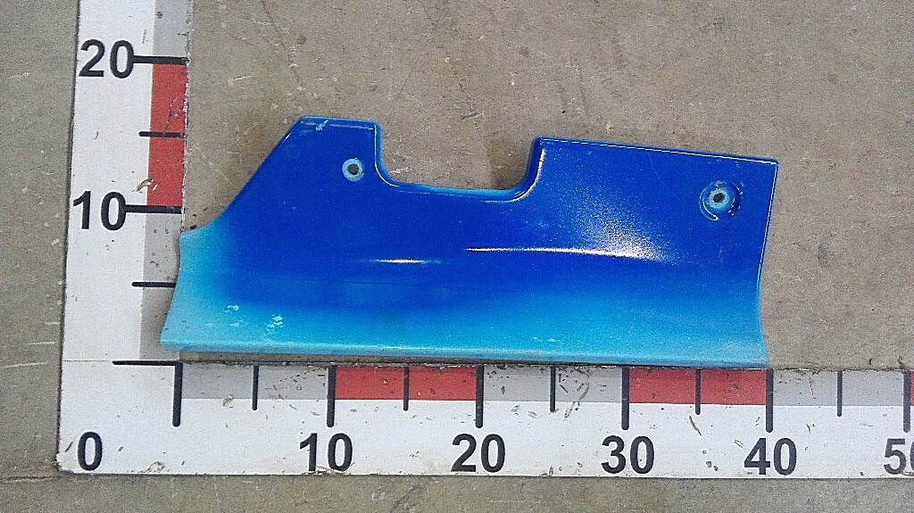 Заглушка правого бампера б/у