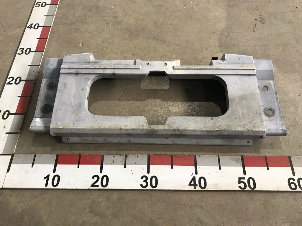 Бампер центральный б/у