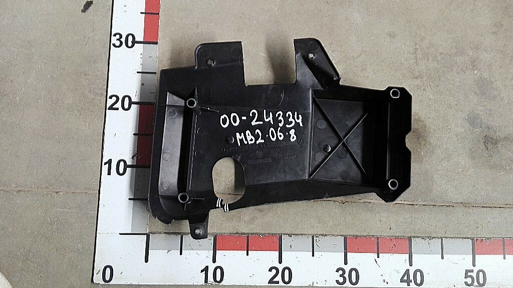 Накладка левого покрытия пола б/у