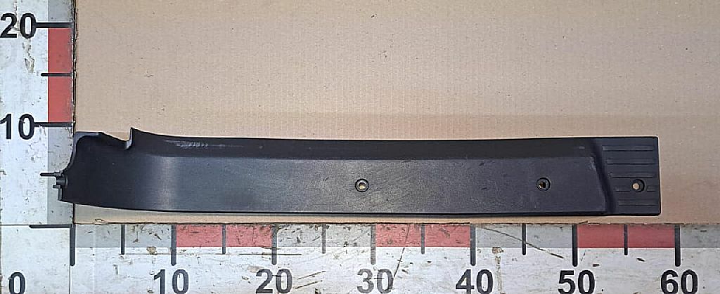 Накладка порога левой двери б/у