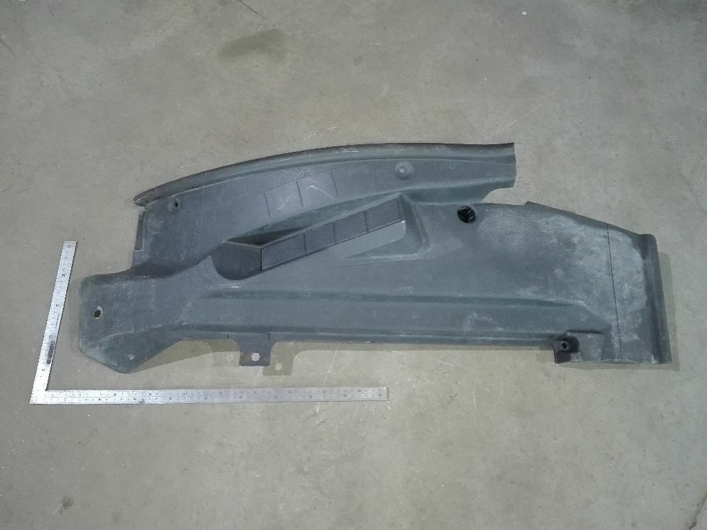 Накладка порога правой двери б/у