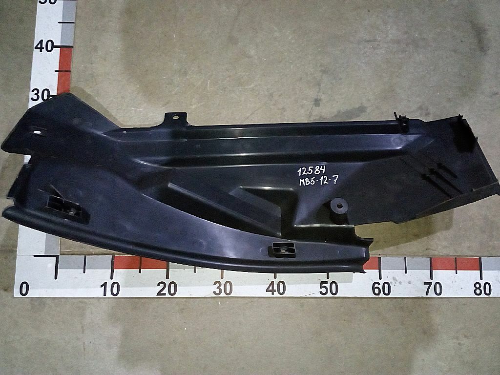 Накладка порога правой двери б/у