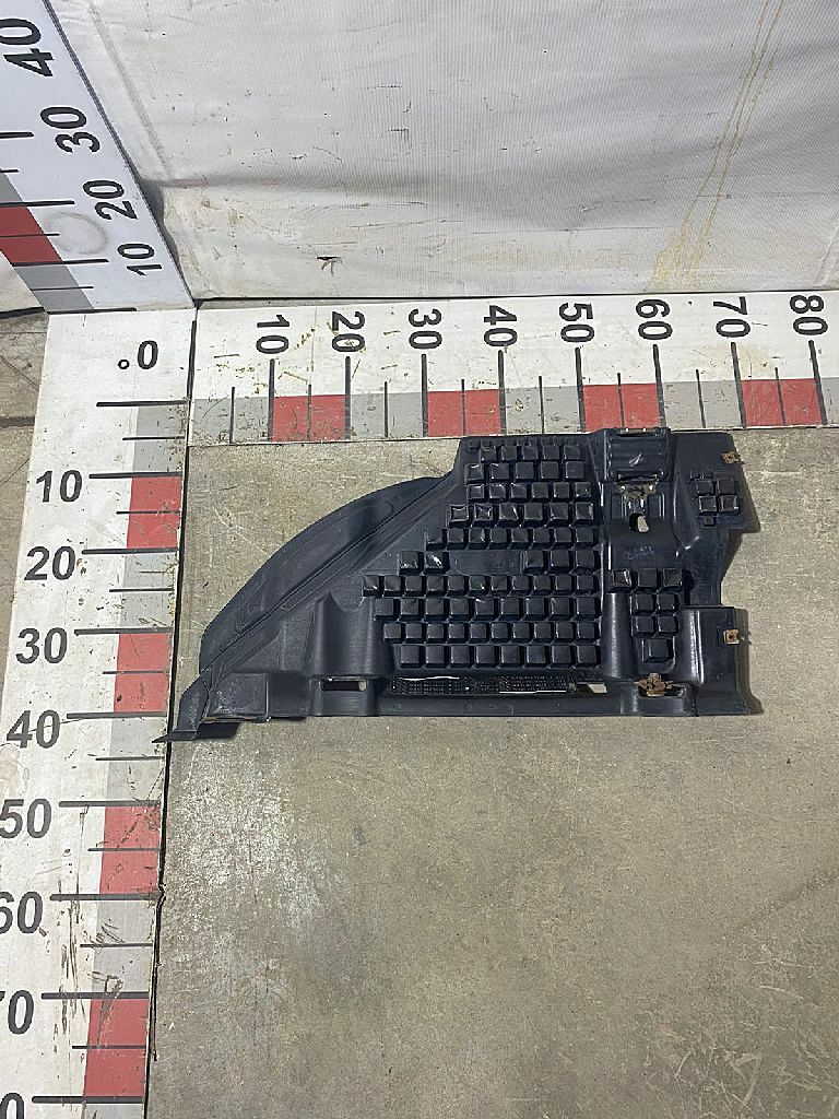 Шумоизоляция двигателя правая б/у