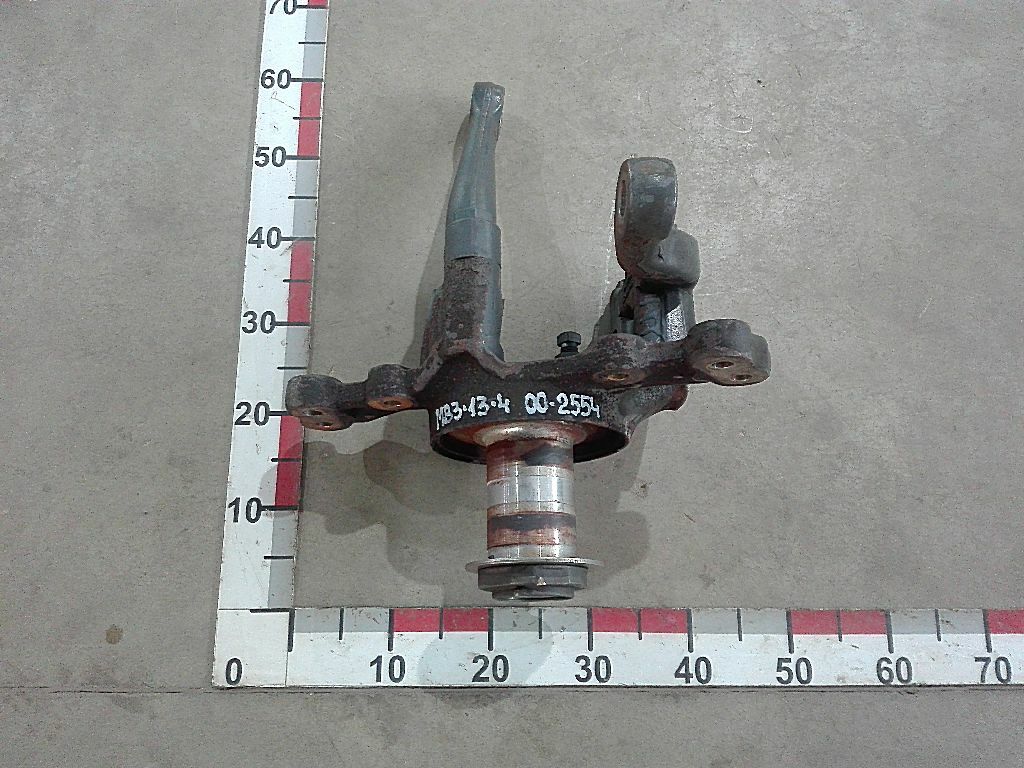 Кулак поворотный левый б/у