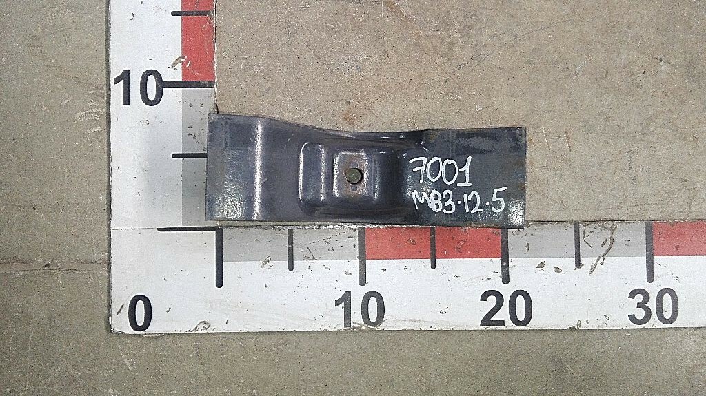 Крепление заднего крыла б/у