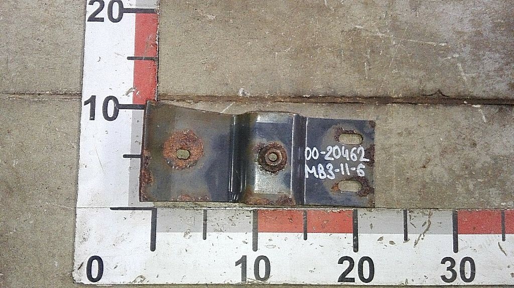 Крепление заднего крыла б/у