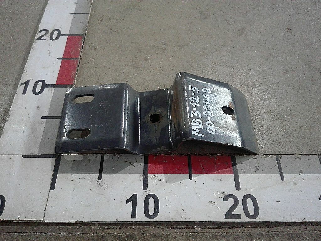 Крепление заднего крыла б/у