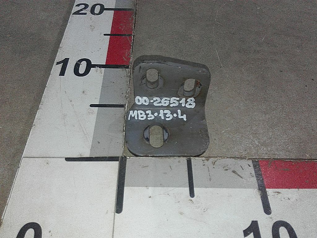 Кронштейн защиты двигателя левый б/у