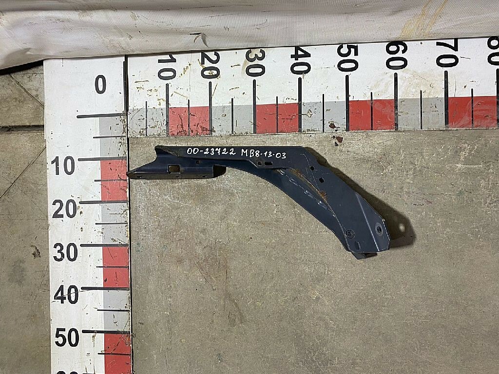 Кронштейн корпуса воздушного фильтра б/у