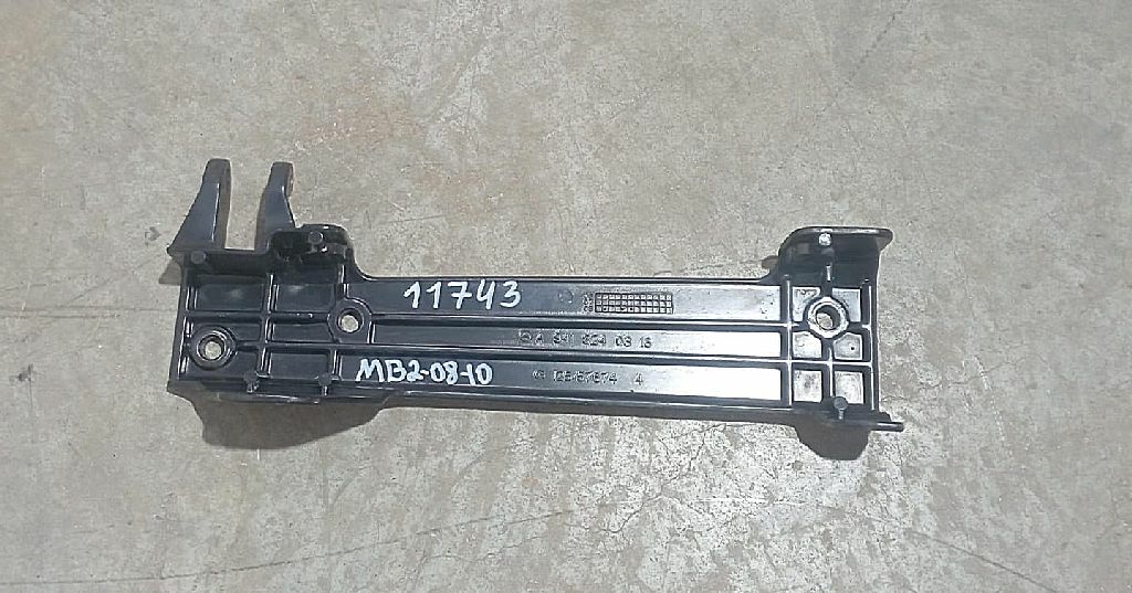 Кронштейн правой ручки капота б/у