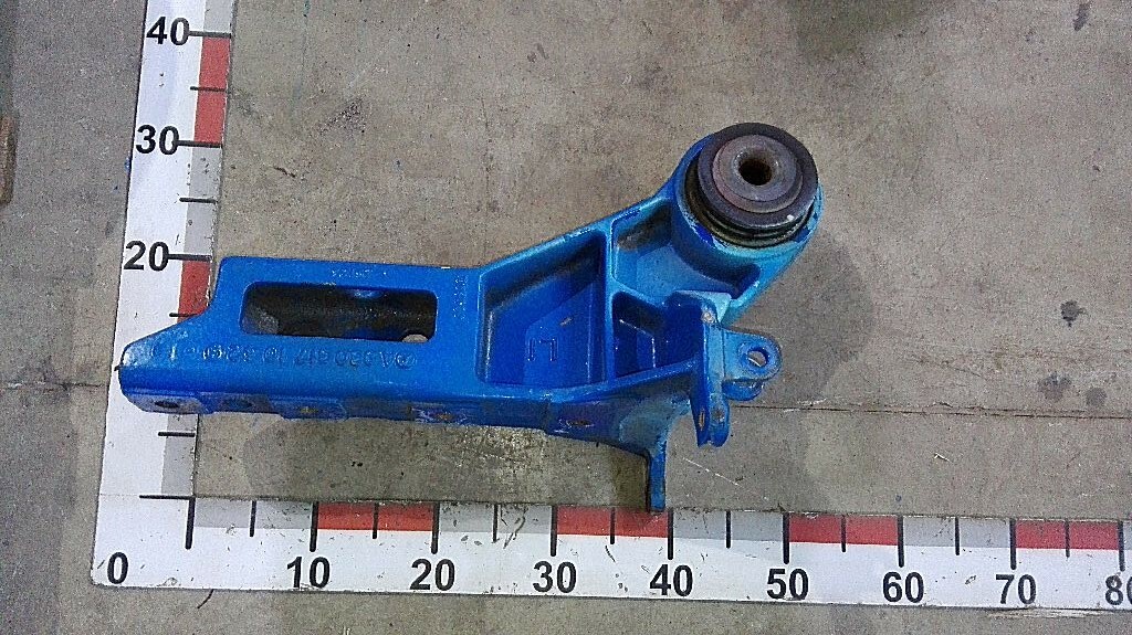 Кронштейн стабилизатора кабины правый б/у