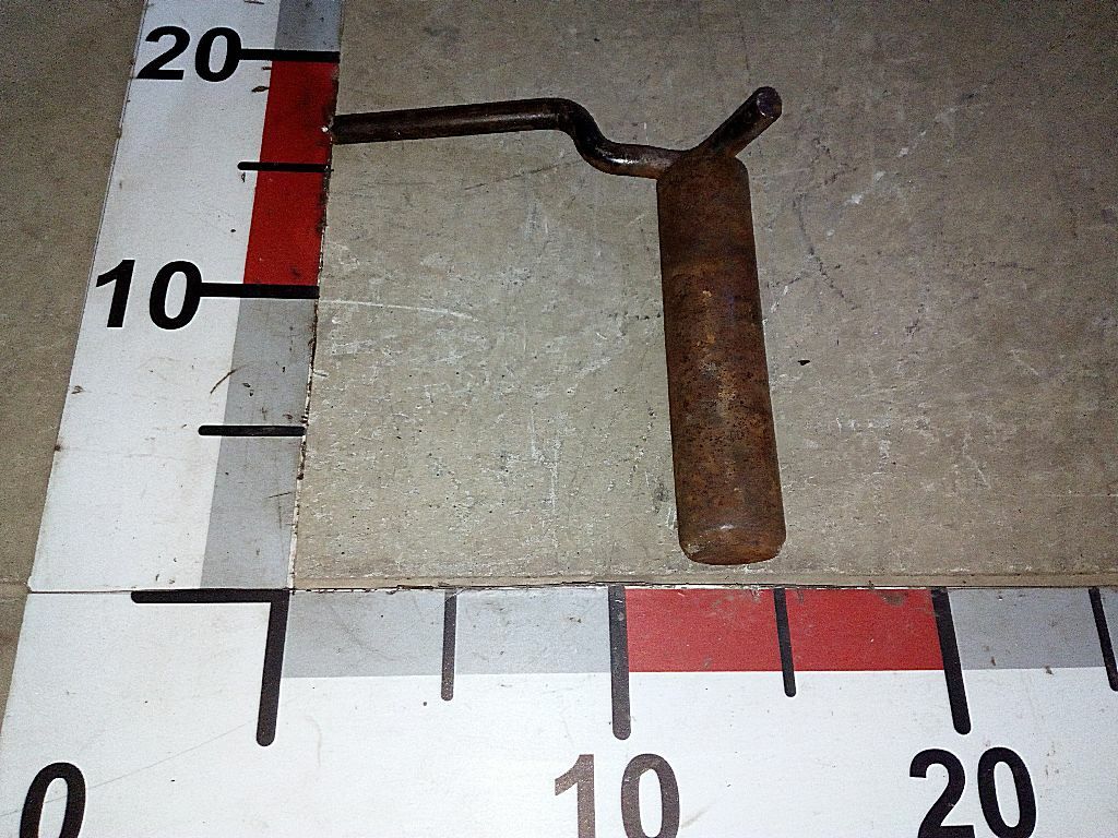 Палец буксировочный б/у