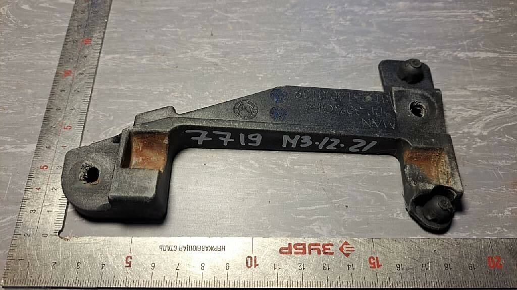 Кронштейн левой фары б/у