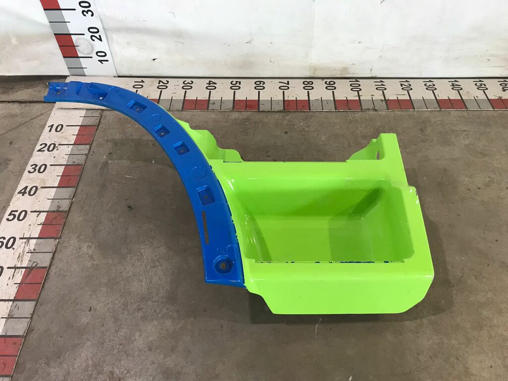 Корпус ступеней правый б/у