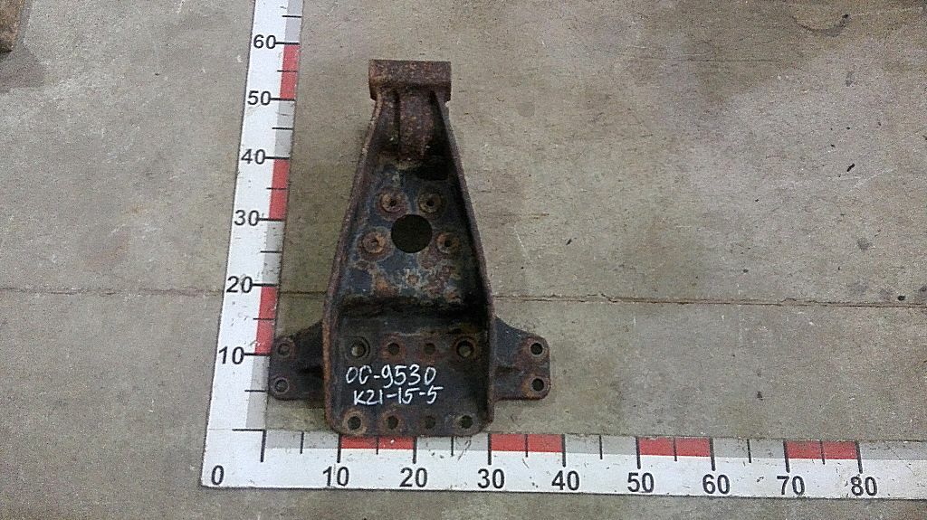 Кронштейн реактивной тяги б/у