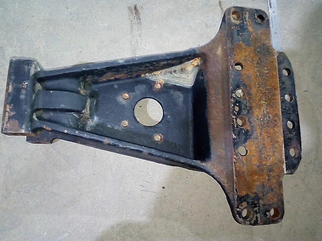 Кронштейн реактивной тяги б/у