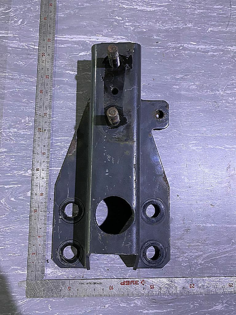 Кронштейн корпуса воздушного фильтра б/у