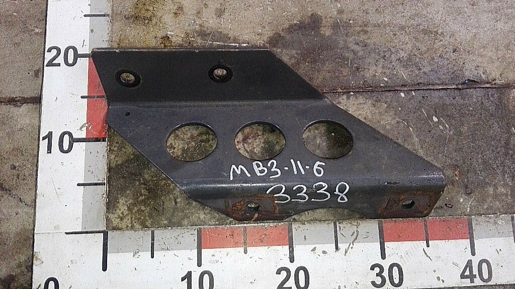 Кронштейн корпуса воздушного фильтра б/у