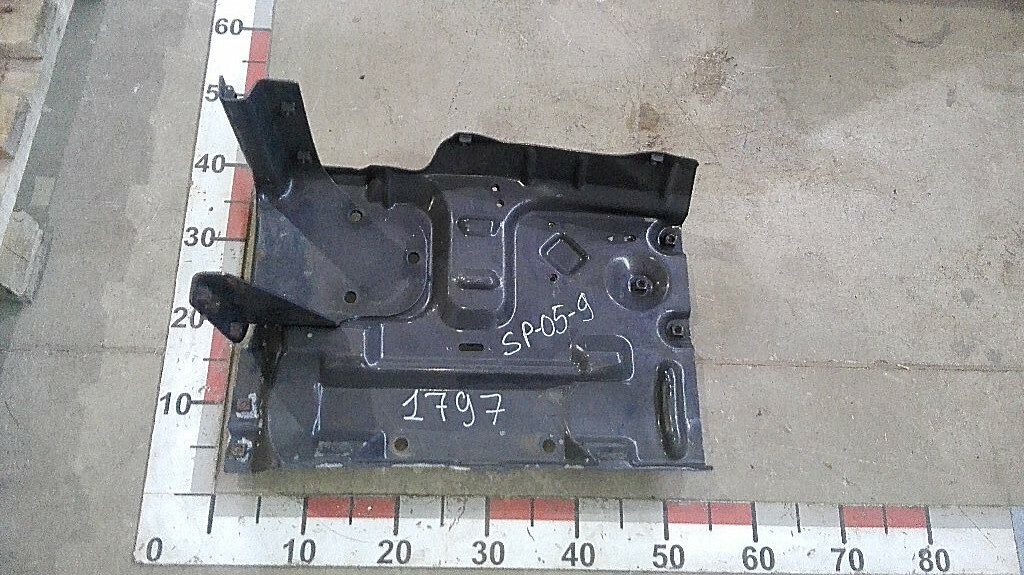 Кронштейн осушителя б/у