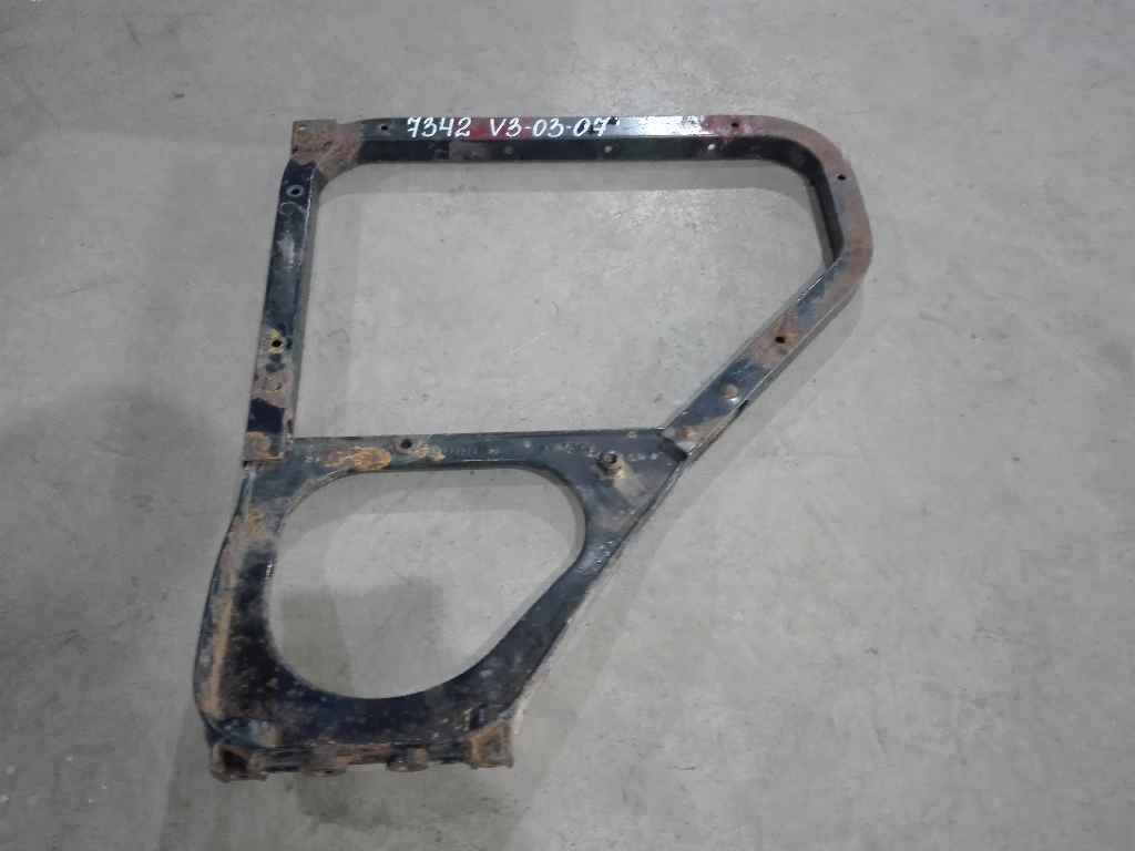 Кронштейн переднего крыла задний левый б/у