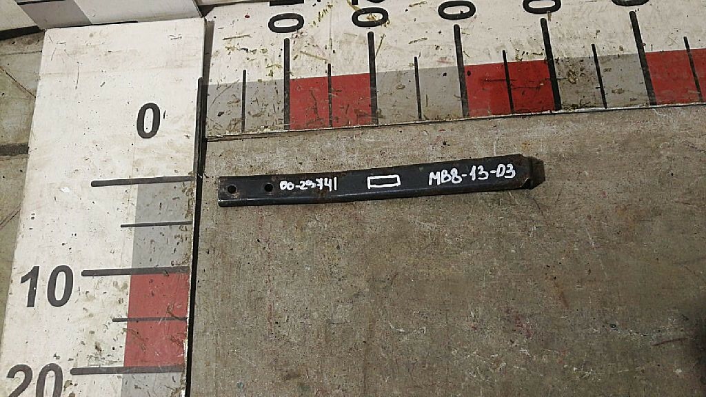 Кронштейн топливного бака б/у