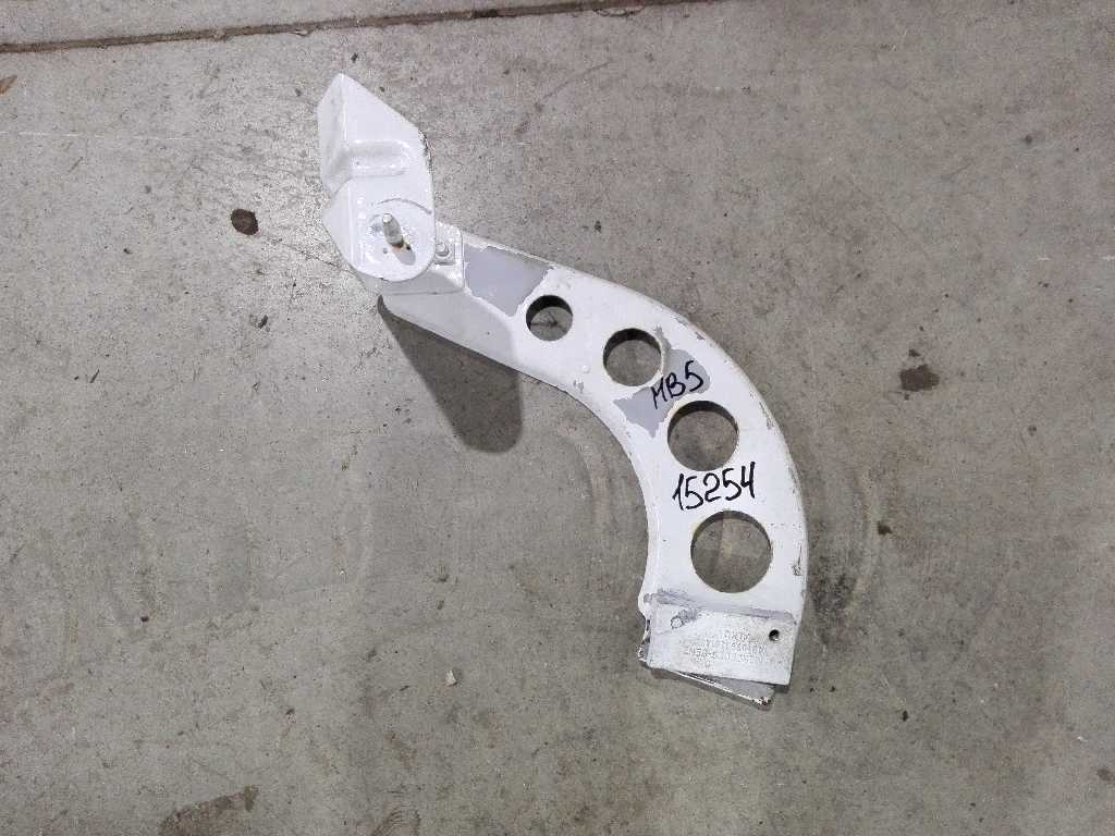 Кронштейн спойлера кабины б/у