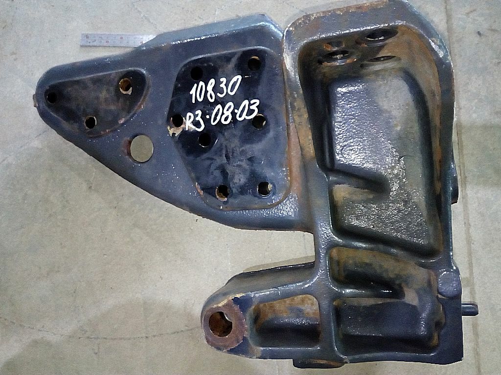 Кронштейн стабилизатора кабины левый б/у