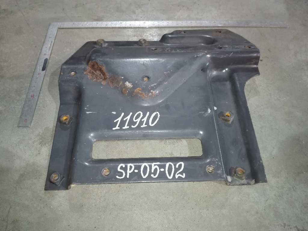Кронштейн усилителя бампера левый б/у