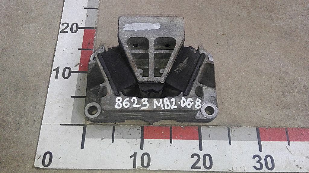 Подушка двигателя передняя б/у