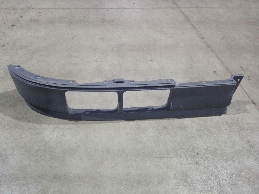 Спойлер правого бампера нижний