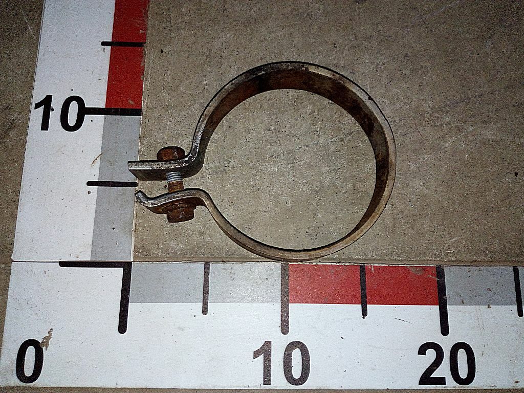 Хомут трубы глушителя б/у