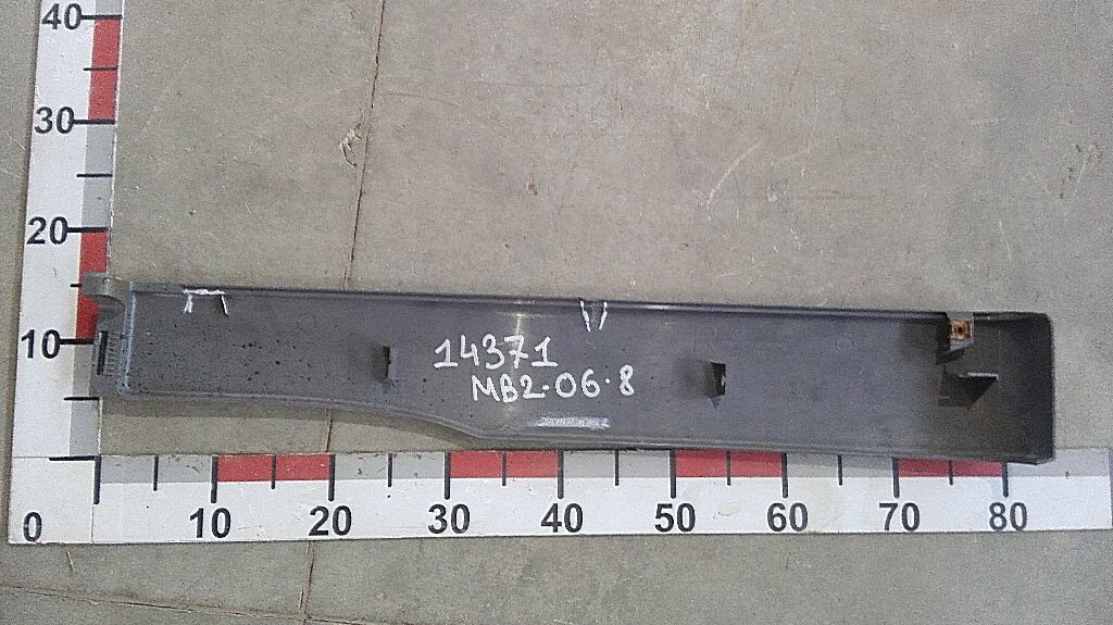 Накладка правого крыла б/у