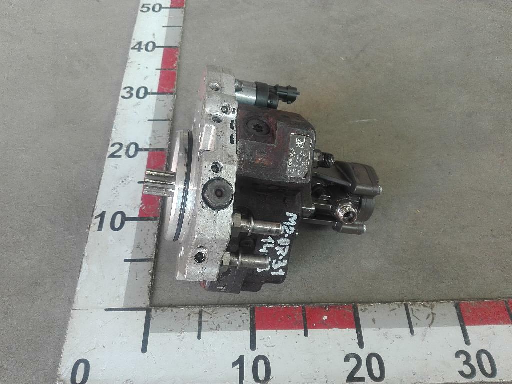 Топливный насос высокого давления D2066 б/у