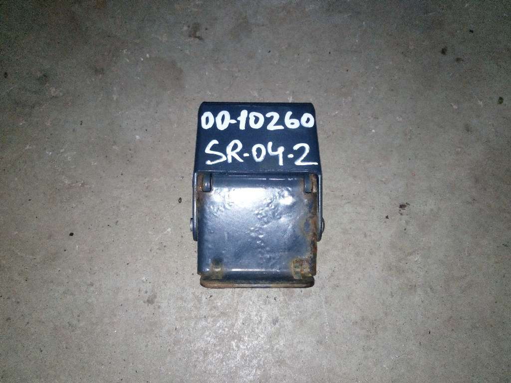 Замок переднего крыла б/у