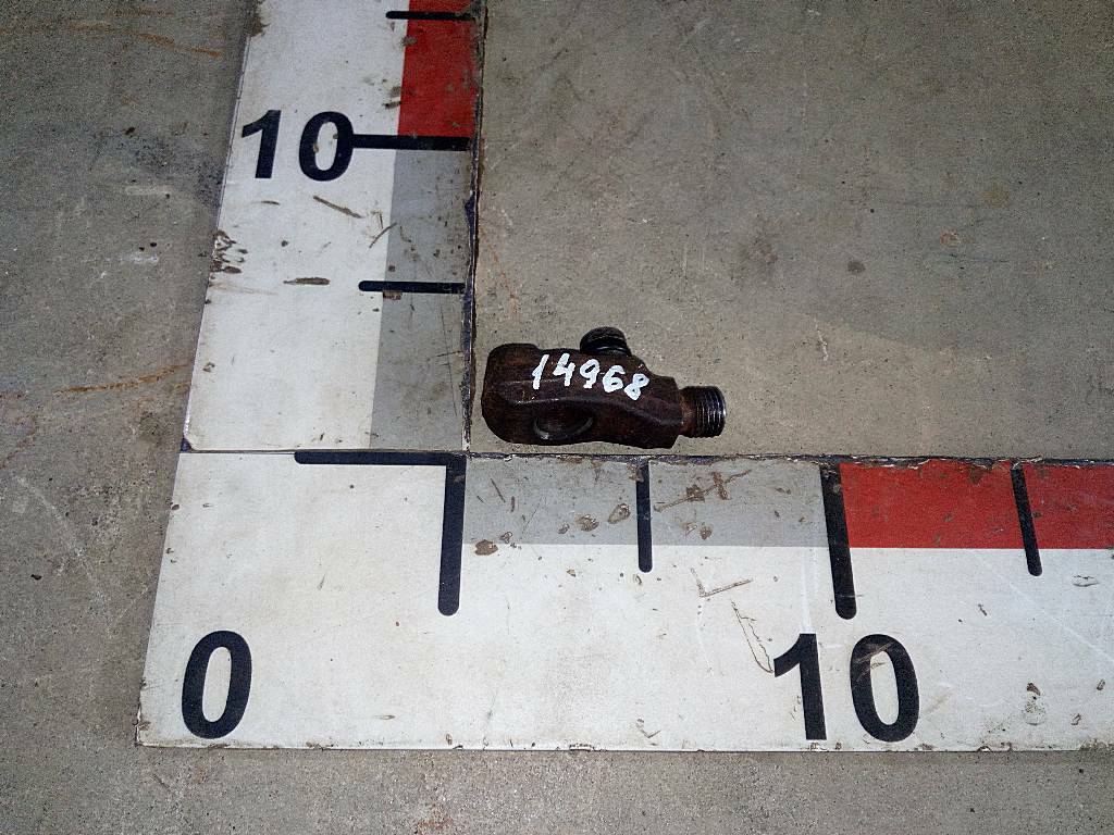 Крепление трубки топливной форсунки D2866 б/у