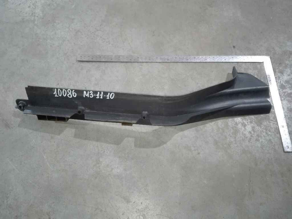 Накладка порога правой двери передняя б/у