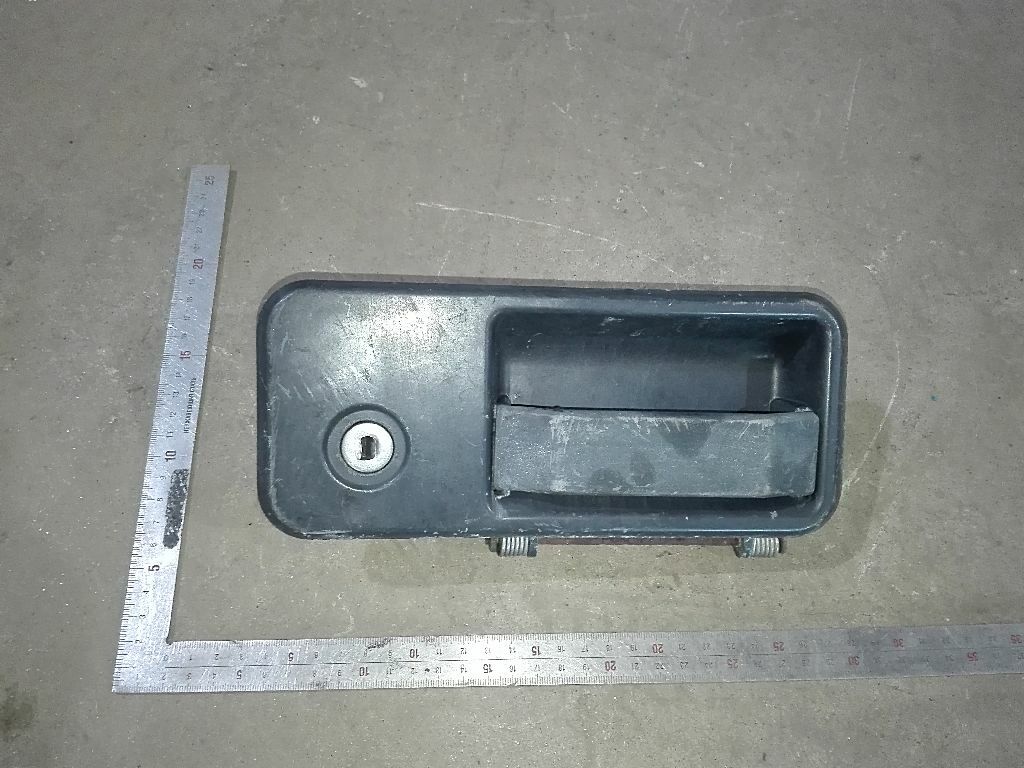 Ручка правой двери наружная б/у