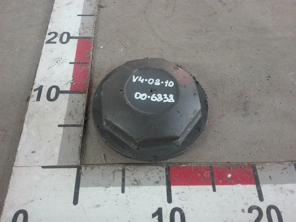 Крышка передней ступицы б/у