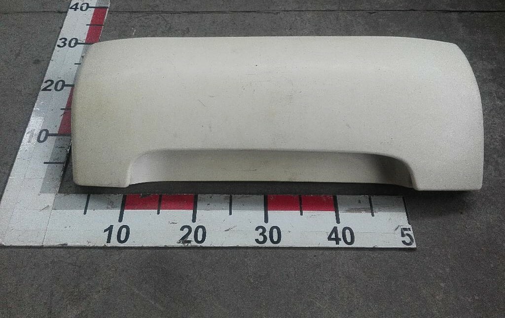 Дефлектор левого угла кабины б/у