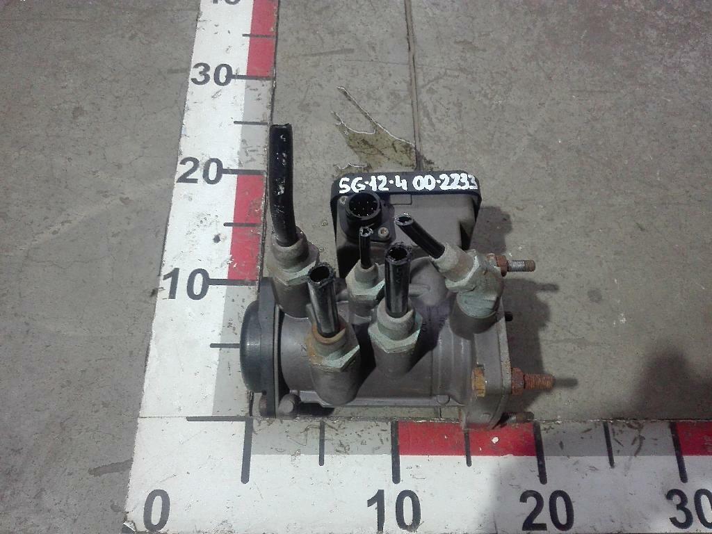 Кран управления тормозами прицепа б/у