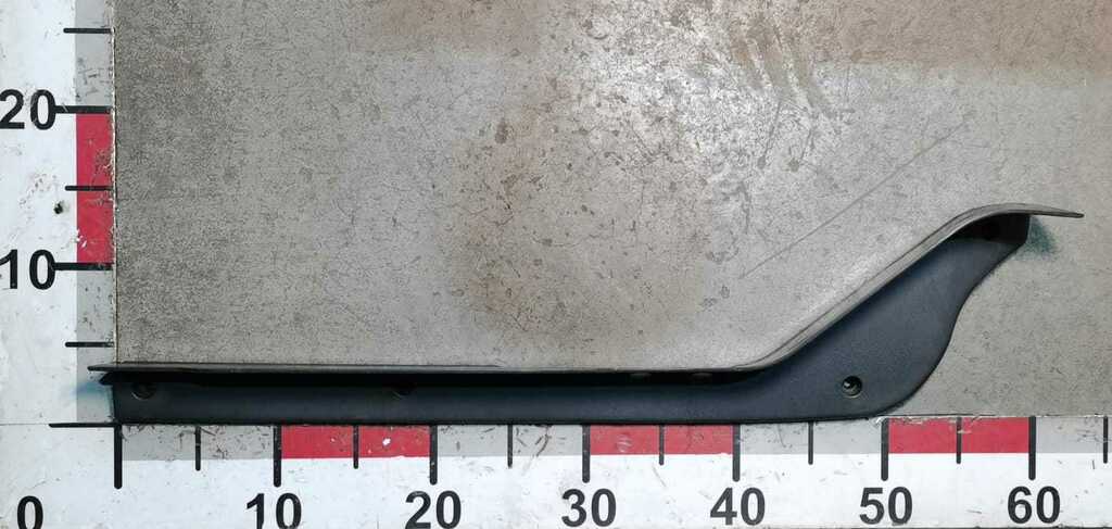 Заглушка бампера правая б/у