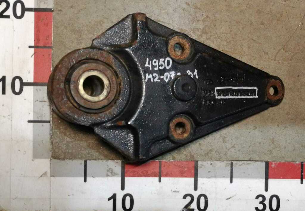 Кронштейн передней рессоры задний б/у